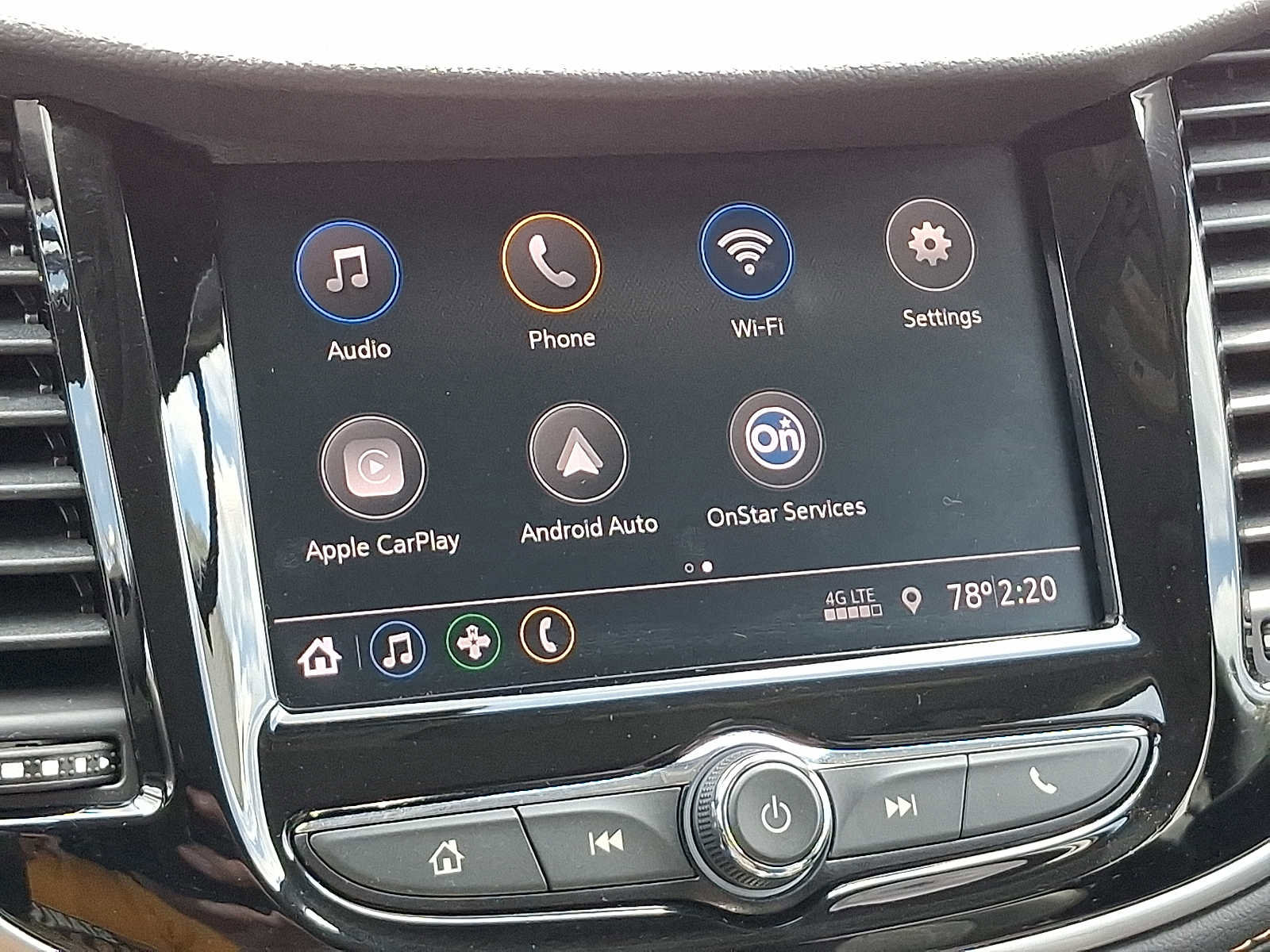 Used 2022 Chevrolet Trax LT w/ LT Convenience Package AWD/4WD image 16