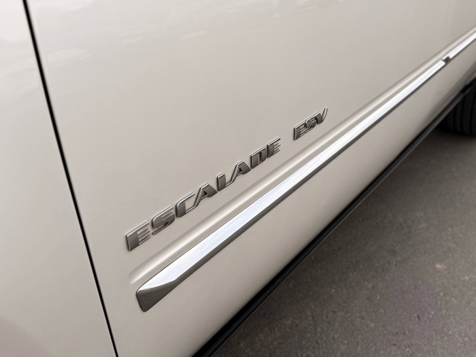 Used 2012 Cadillac Escalade ESV Luxury image 15