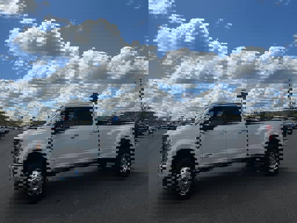 Used 2020 Ford F450 Platinum w/ Camper Package image 2