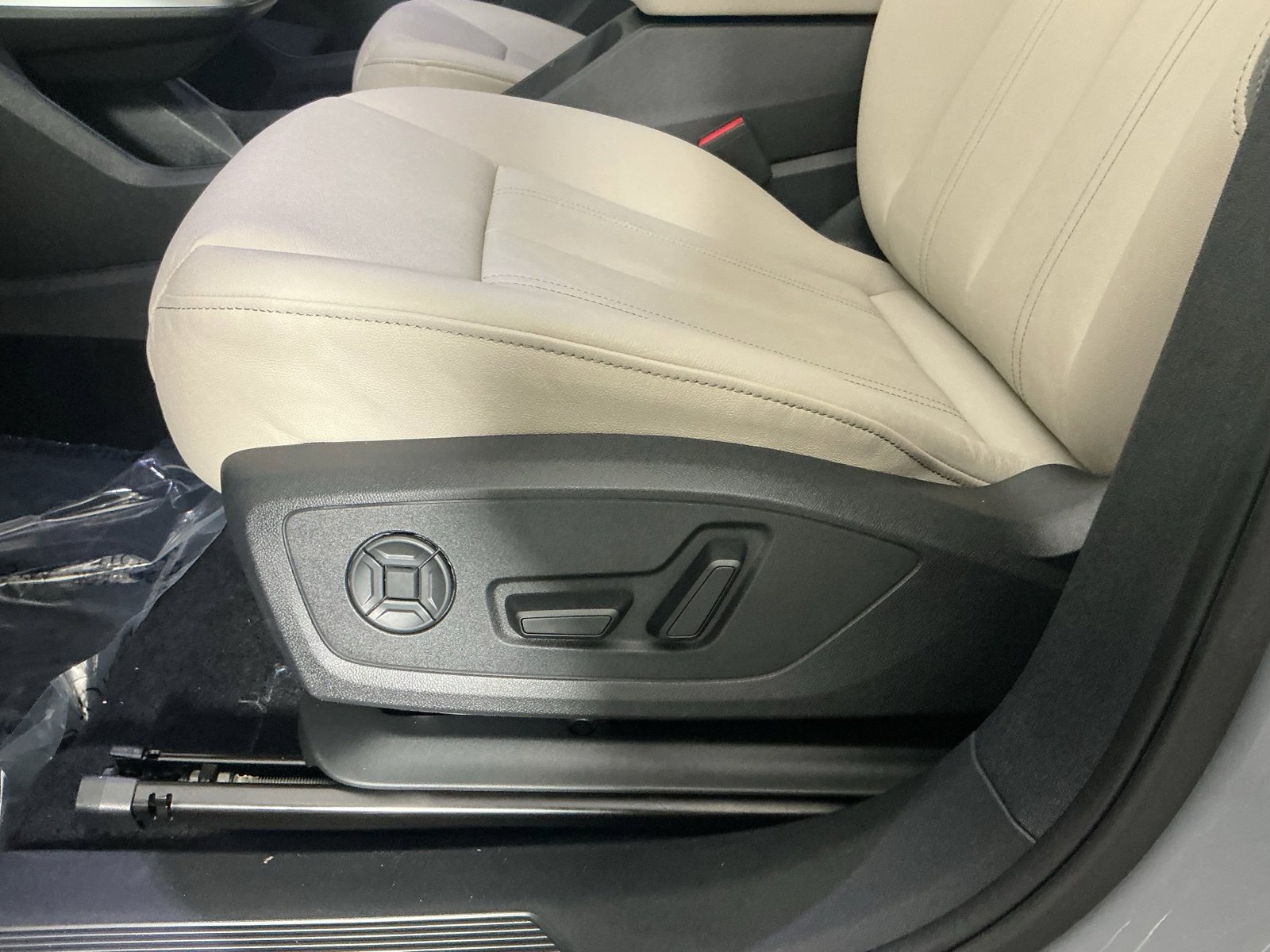 Used 2024 Audi Q4 e-tron Prestige AWD/4WD image 13