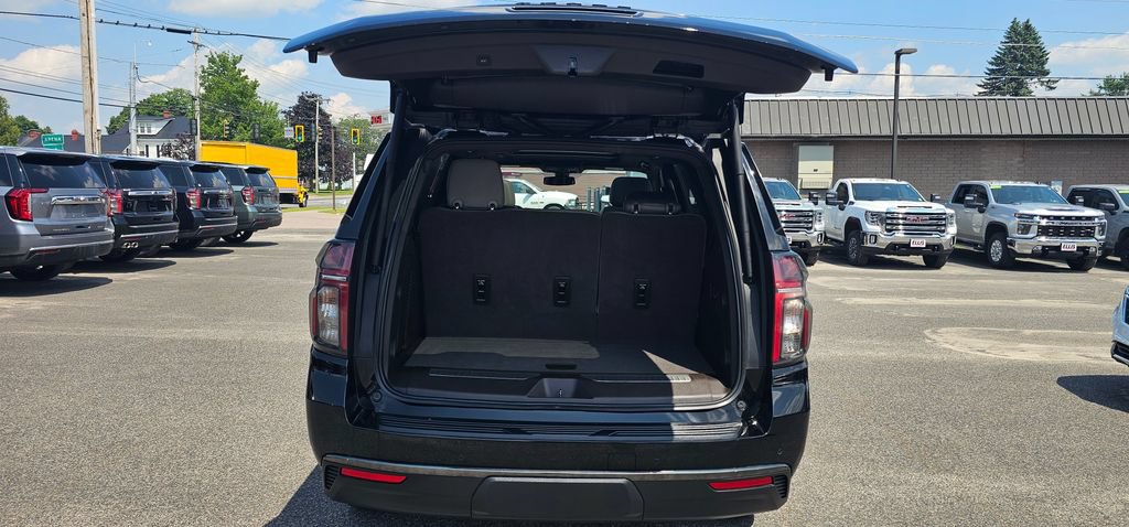 Certified 2022 Chevrolet Tahoe Z71 w/ Luxury Package AWD/4WD image 12