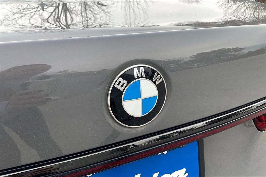 Used 2022 BMW 750i xDrive w/ Executive Package image 8