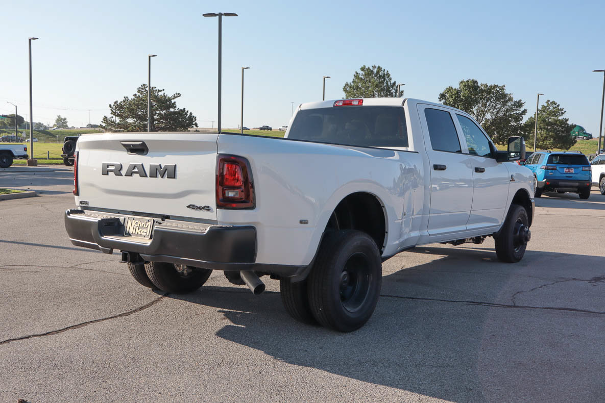 New 2027 RAM 3500 Tradesman AWD/4WD image 4