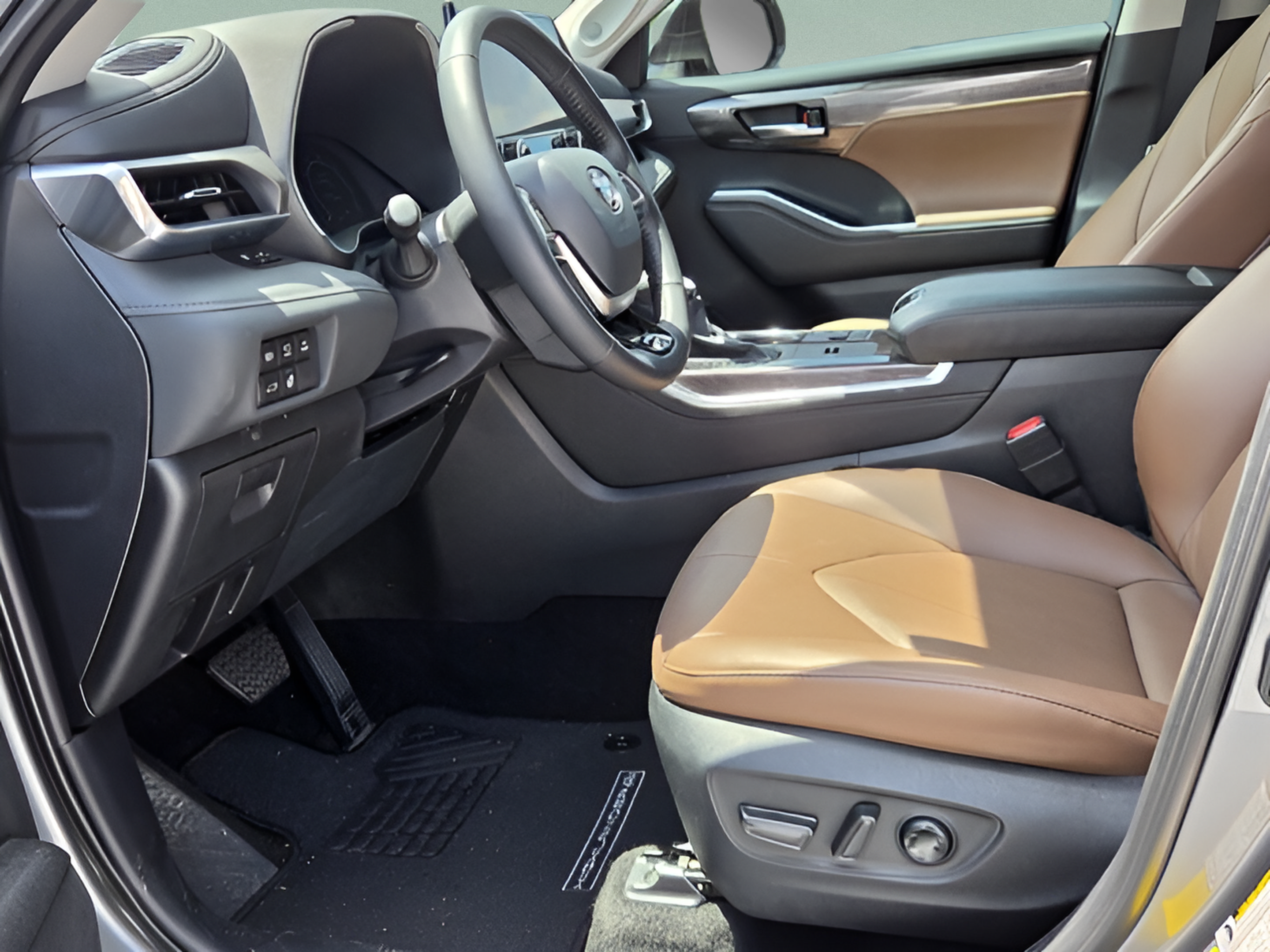 Used 2025 Toyota Highlander Limited AWD/4WD image 9