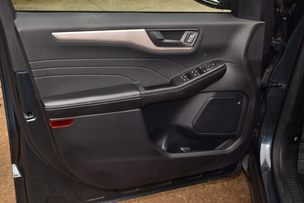 Used 2022 Ford Escape SE w/ SE Sport Appearance Package FWD image 35
