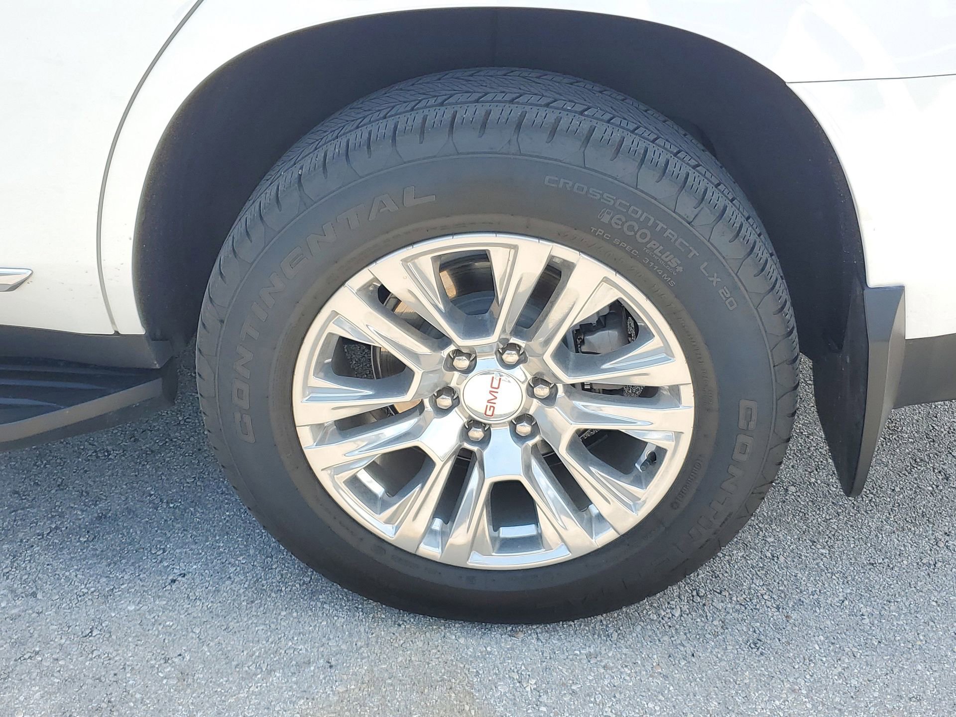 Used 2023 GMC Yukon Denali AWD/4WD image 5