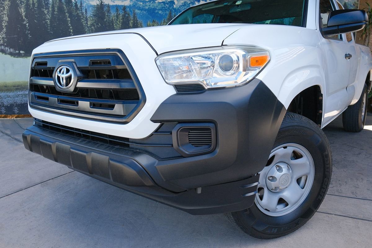 Used 2017 Toyota Tacoma SR RWD image 8