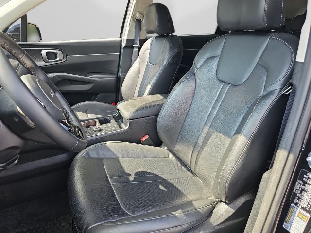 Used 2022 Kia Sorento S w/ Panoramic Sunroof Package FWD image 17