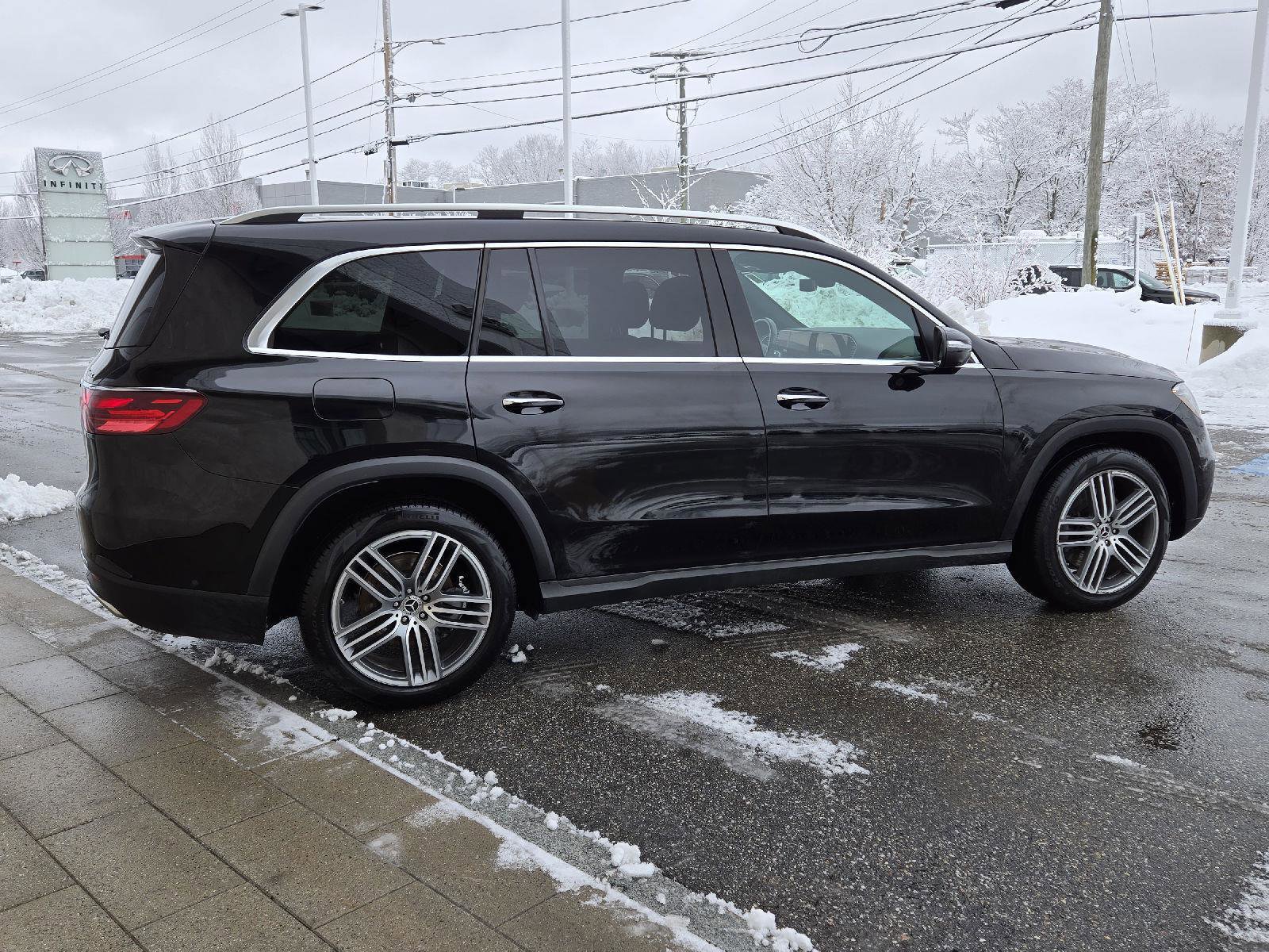 Used 2025 Mercedes-Benz GLS 450 4MATIC image 17