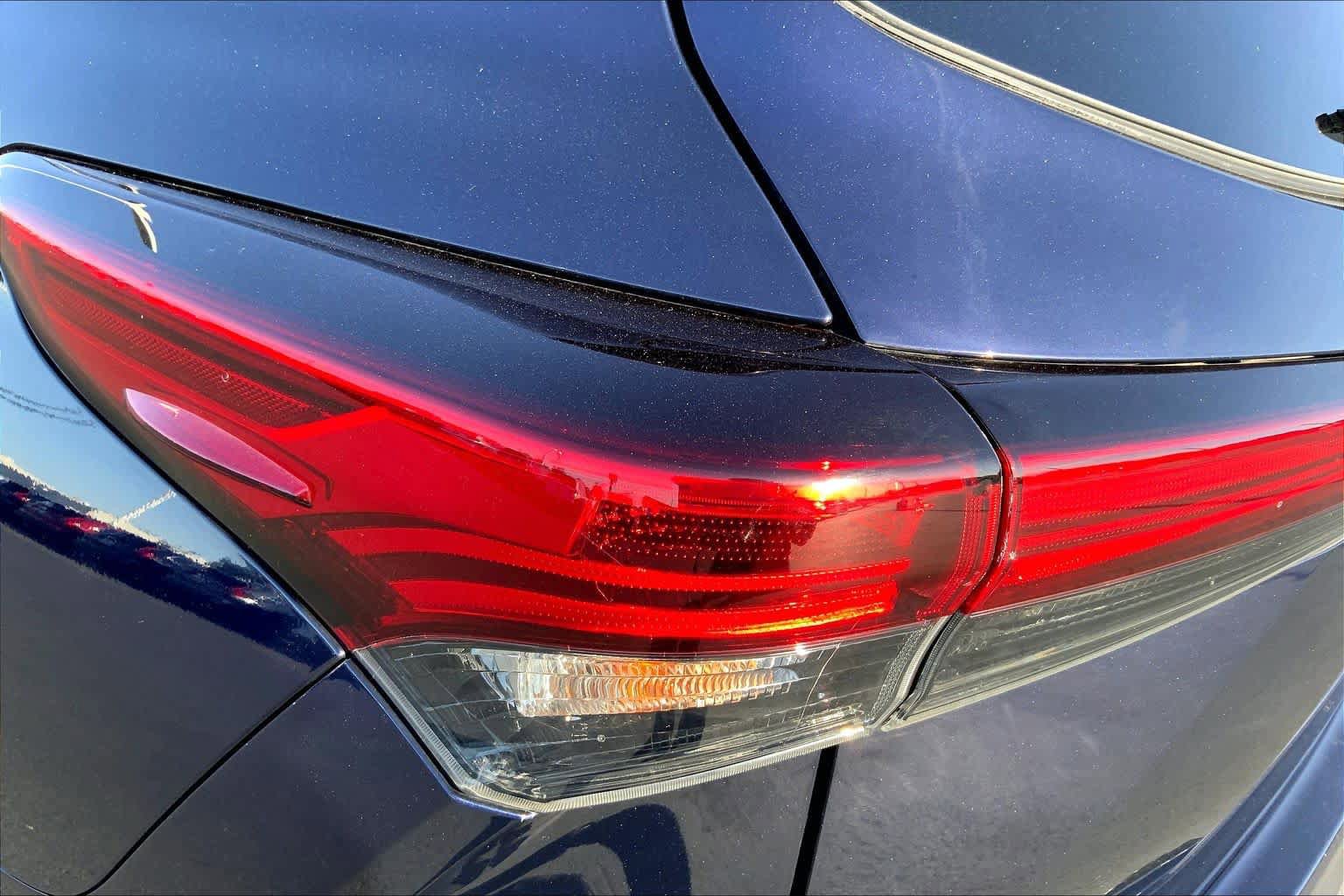 Used 2022 Toyota Highlander XLE AWD/4WD image 28