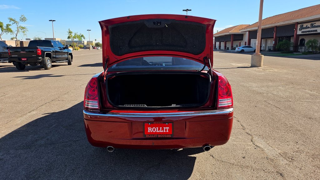 Used 2009 Chrysler 300 C RWD image 13