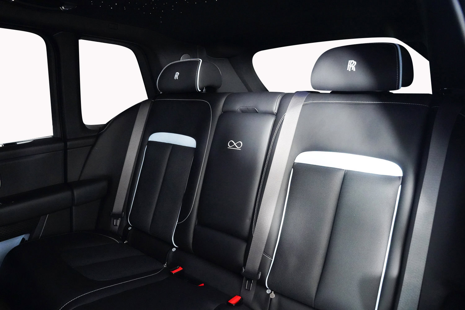 Used 2024 Rolls-Royce Cullinan Black Badge image 28