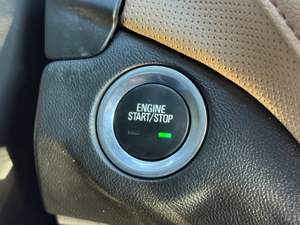Used 2023 Chevrolet Equinox Premier FWD image 29