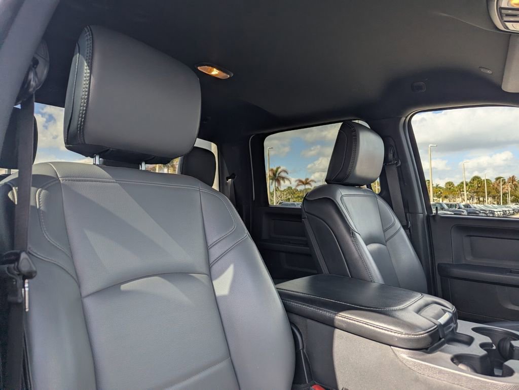 Used 2024 RAM 2500 Tradesman w/ Chrome Appearance Group image 11