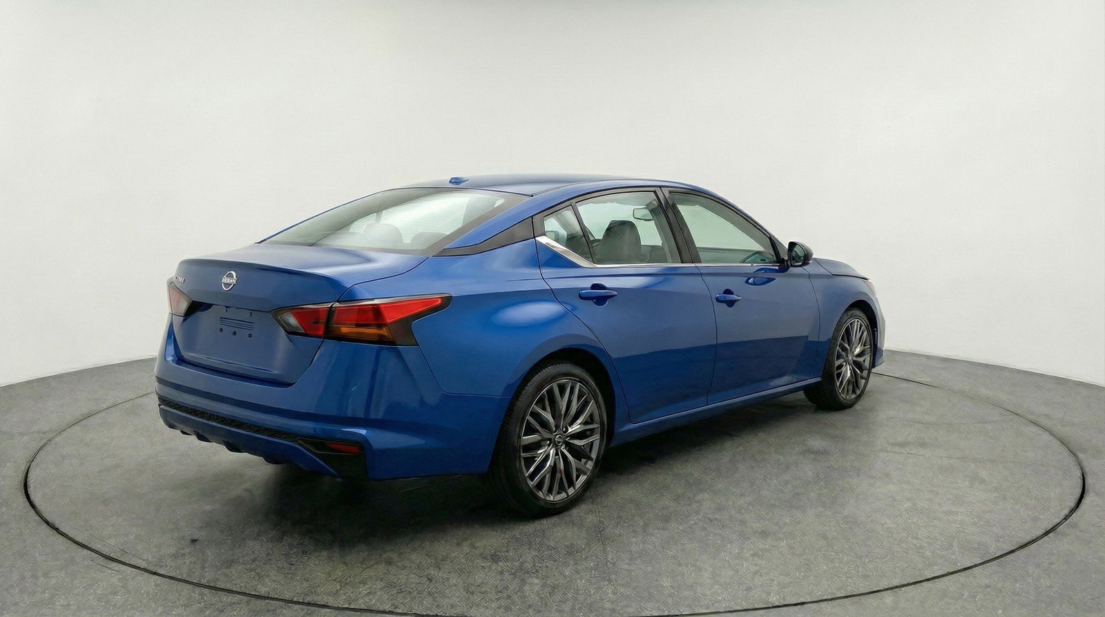 Used 2025 Nissan Altima 2.5 SV image 9