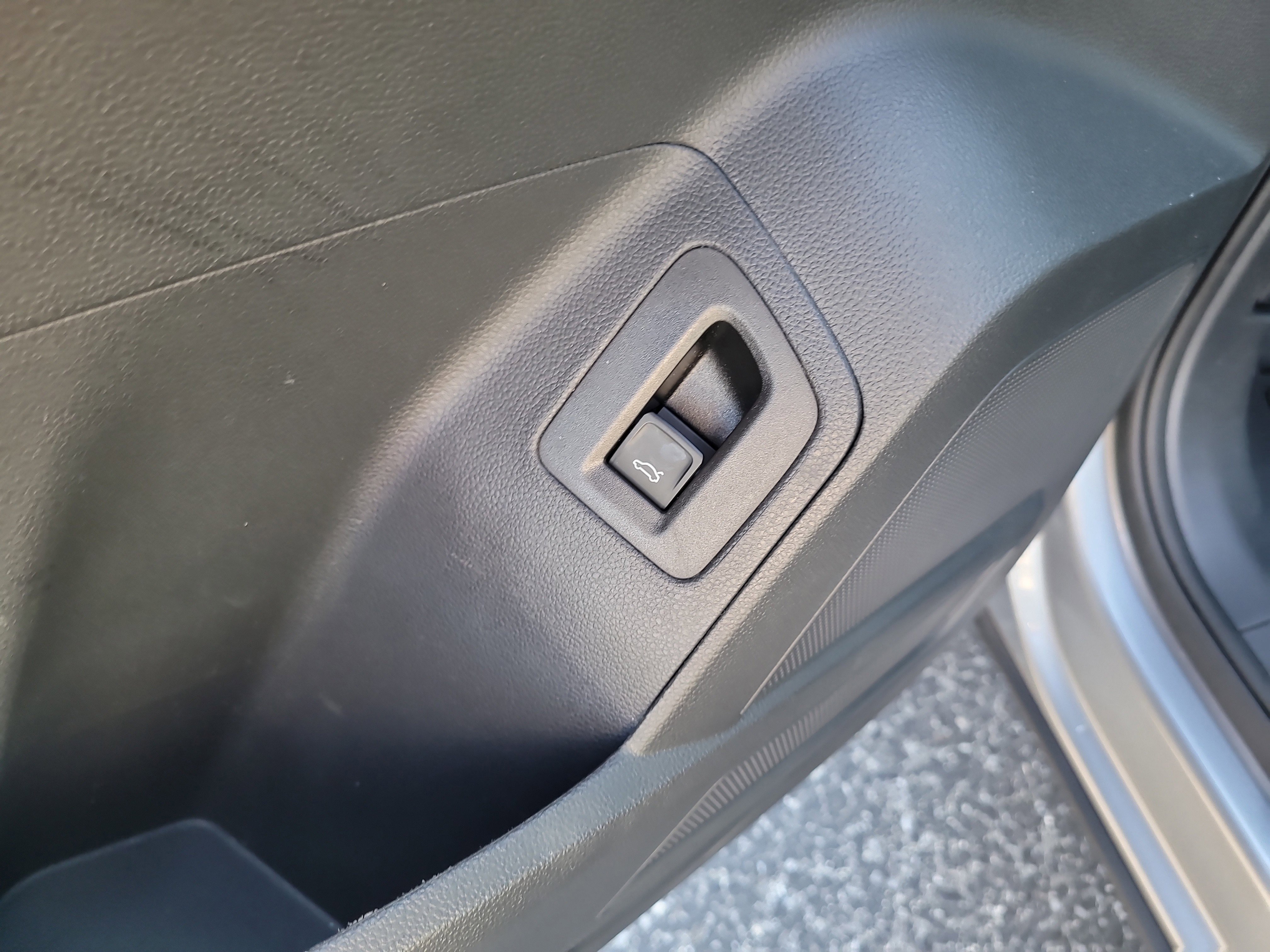 Used 2021 Volkswagen Atlas Cross Sport SE image 20