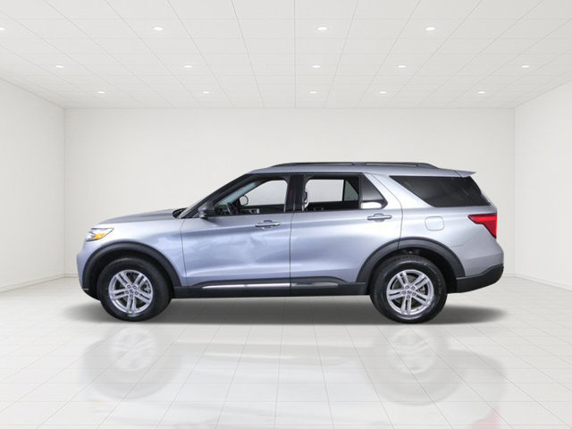 Certified 2024 Ford Explorer XLT w/ Equipment Group 202A AWD/4WD image 4