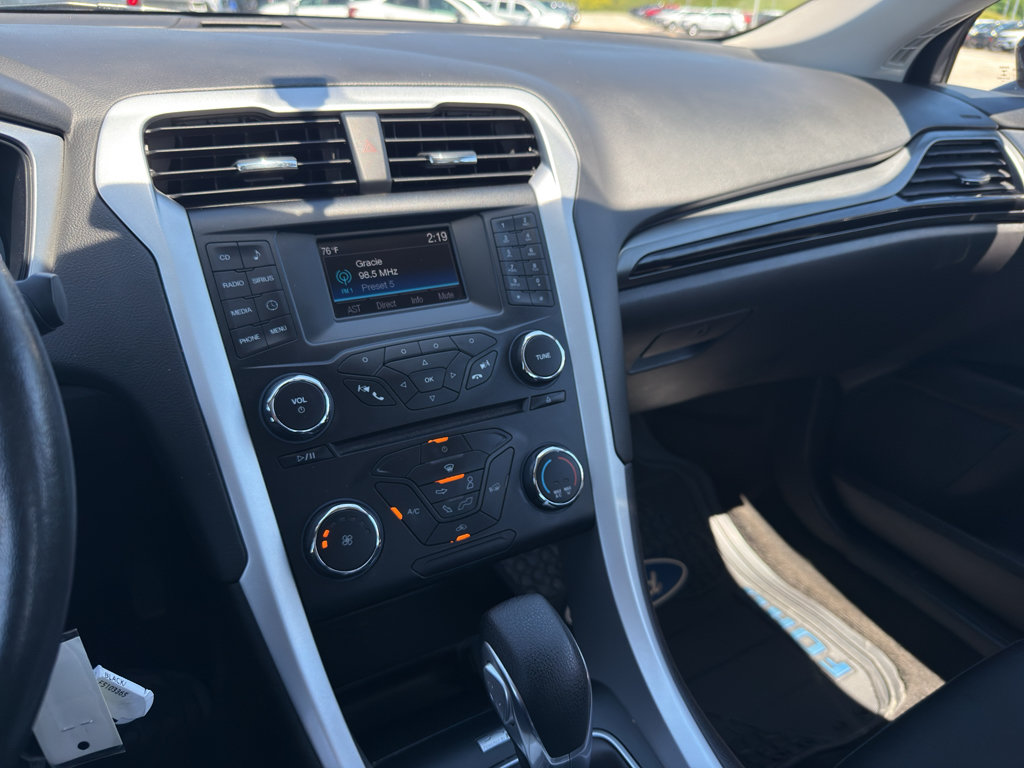 Used 2015 Ford Fusion SE w/ Equipment Group 201A FWD image 21