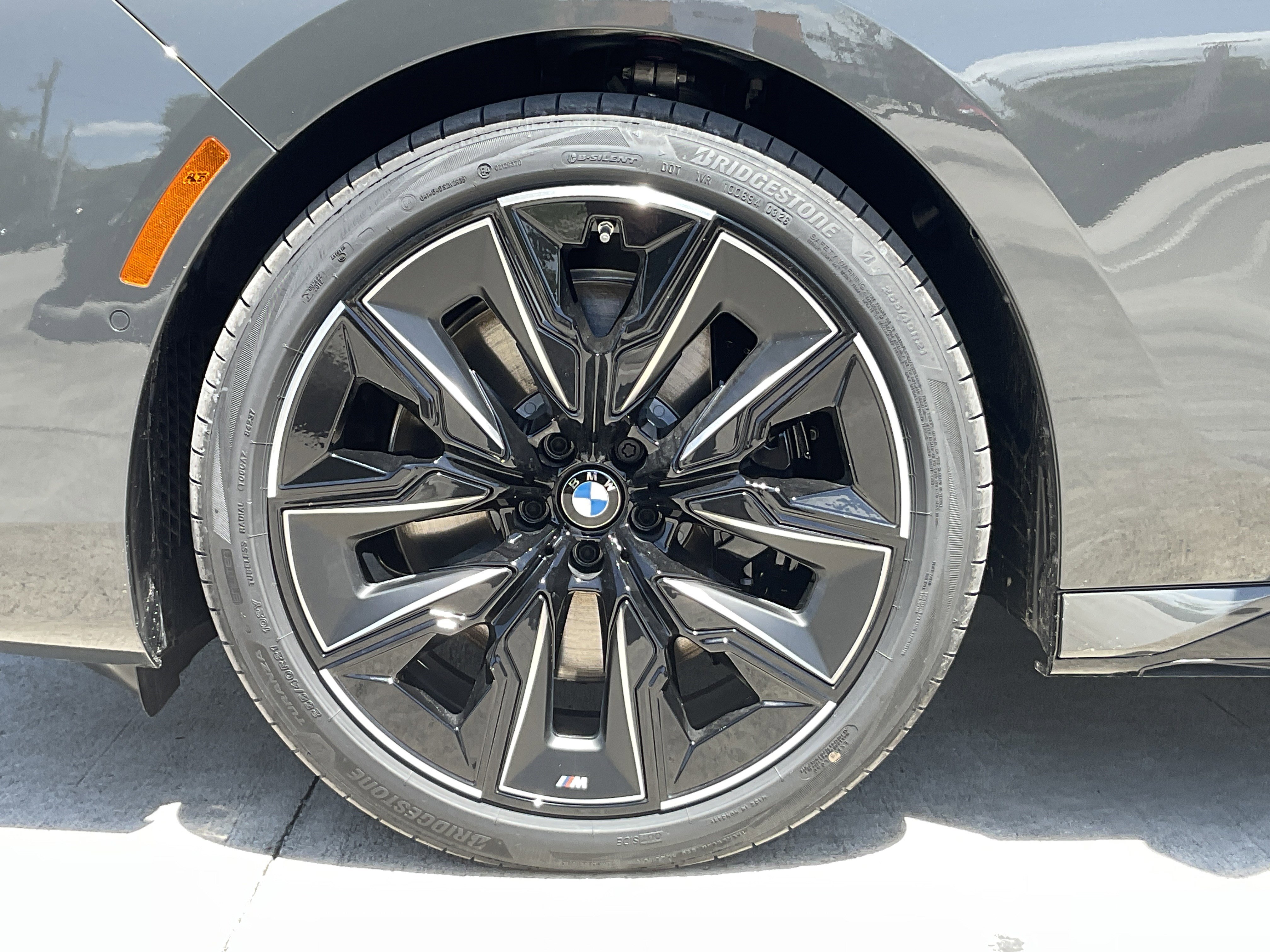New 2026 BMW 760i xDrive w/ Executive Package AWD/4WD image 7