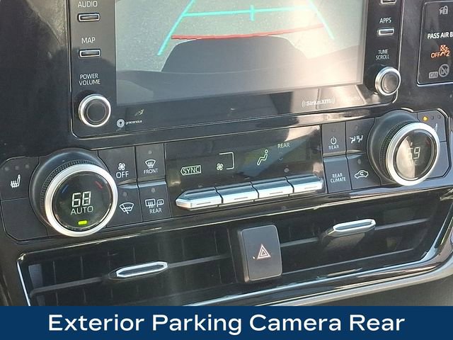 Used 2021 Toyota Highlander XLE AWD/4WD image 14