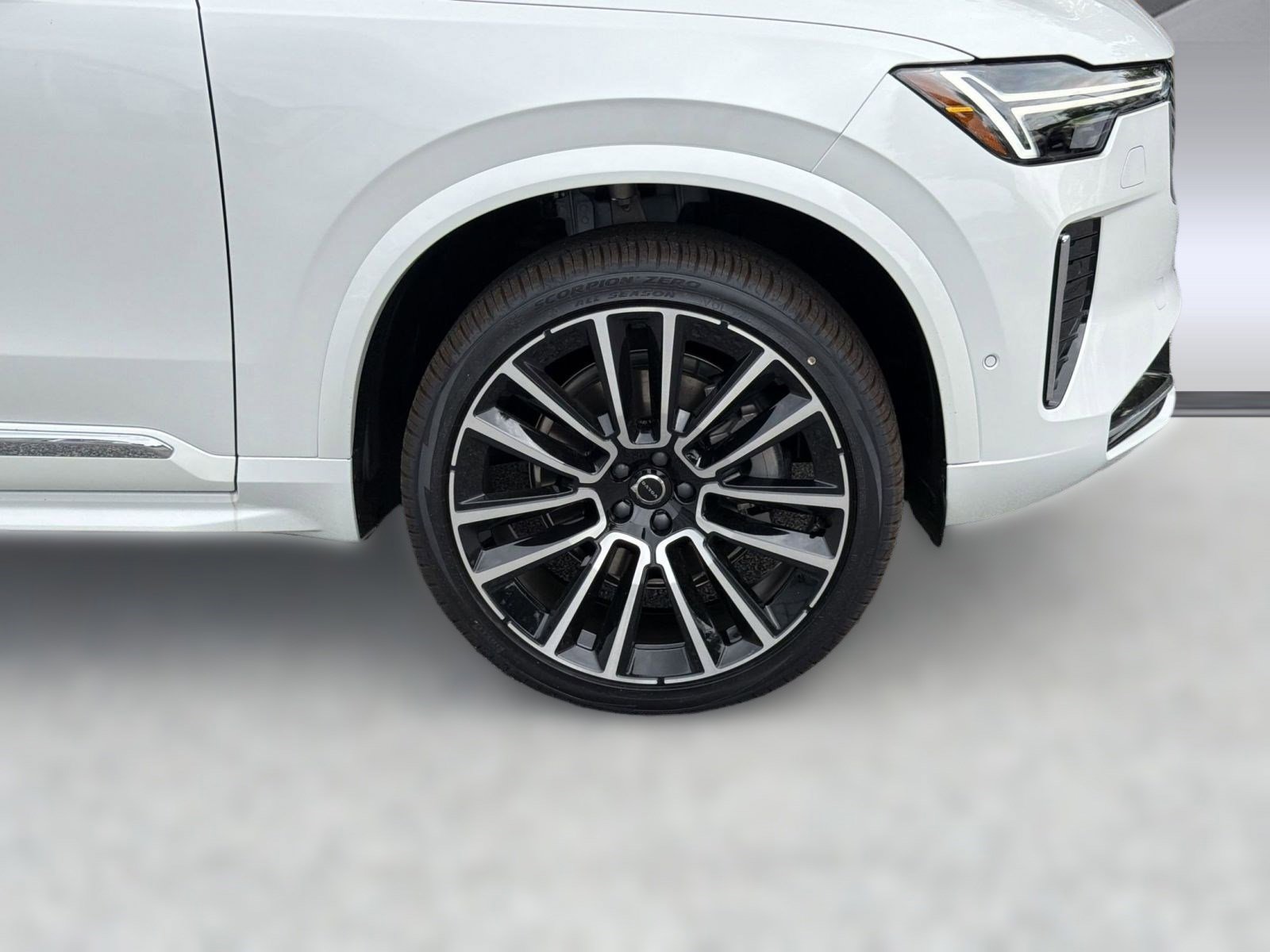 New 2026 Volvo XC90 B6 Plus AWD/4WD image 11