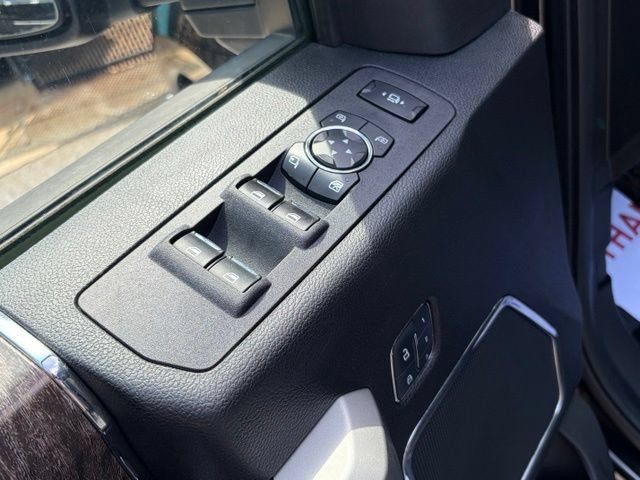 Used 2017 Ford F250 Lariat w/ Lariat Ultimate Package AWD/4WD image 13