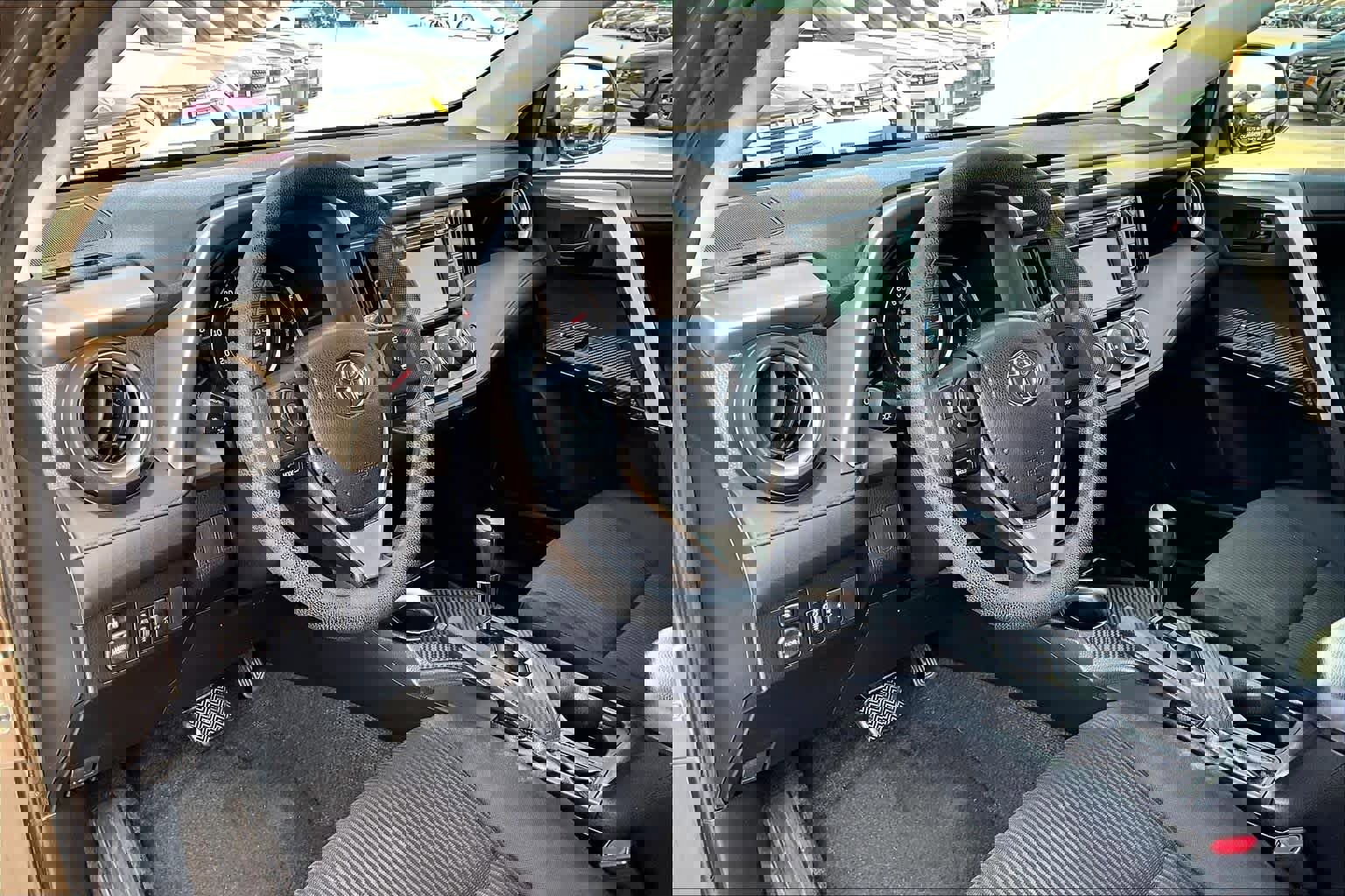 Used 2014 Toyota RAV4 LE image 16