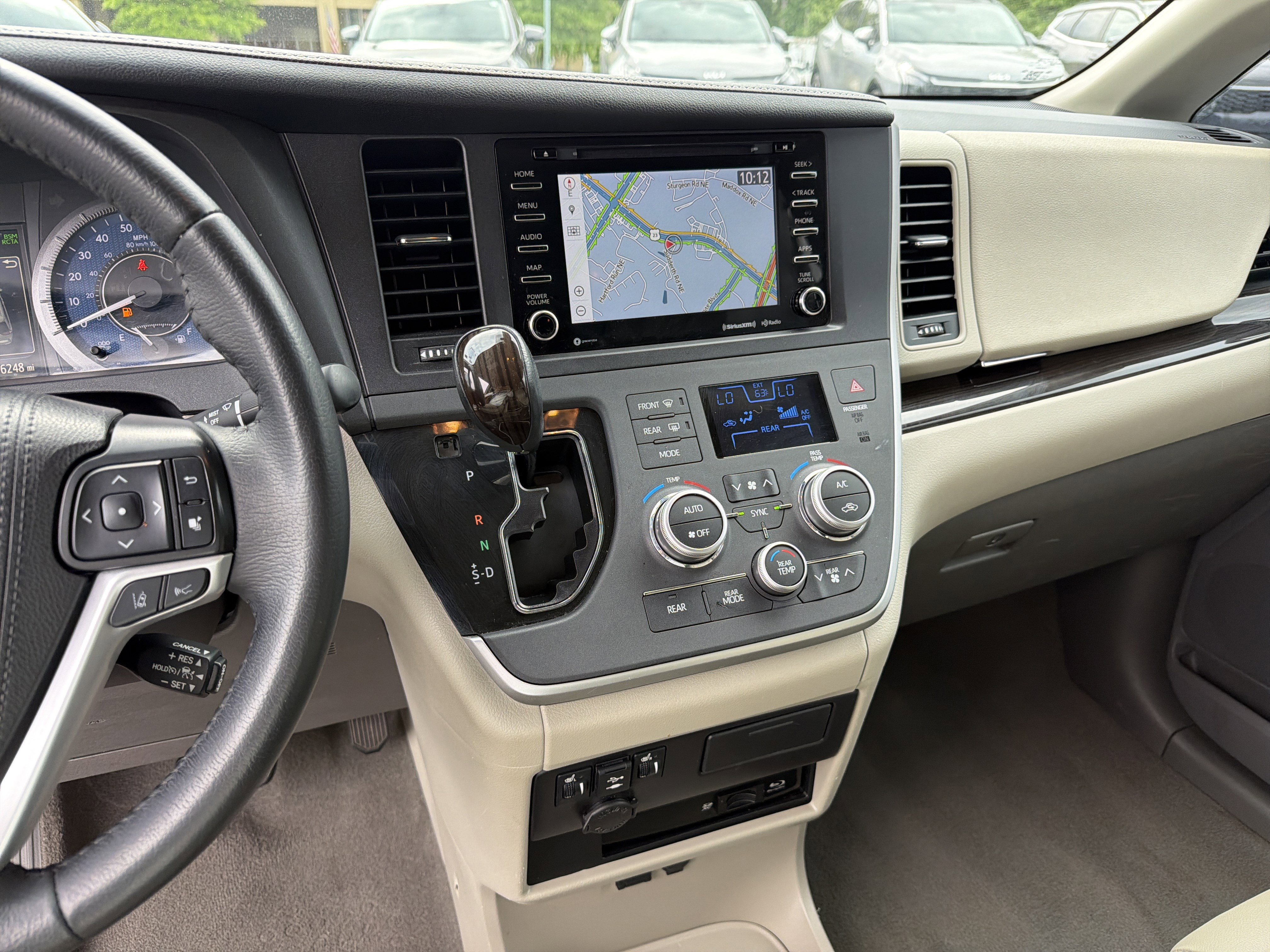 Used 2020 Toyota Sienna XLE Premium FWD image 26