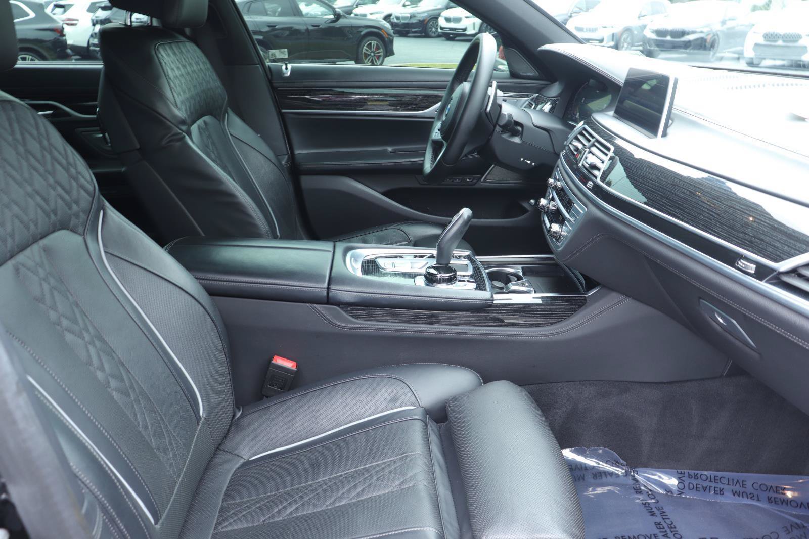 Used 2022 BMW 750Li xDrive AWD/4WD image 16