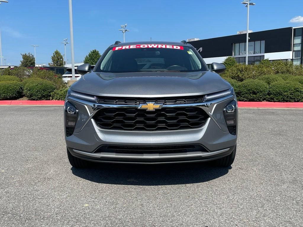 Used 2025 Chevrolet Trax LT w/ Driver Confidence Package FWD image 2