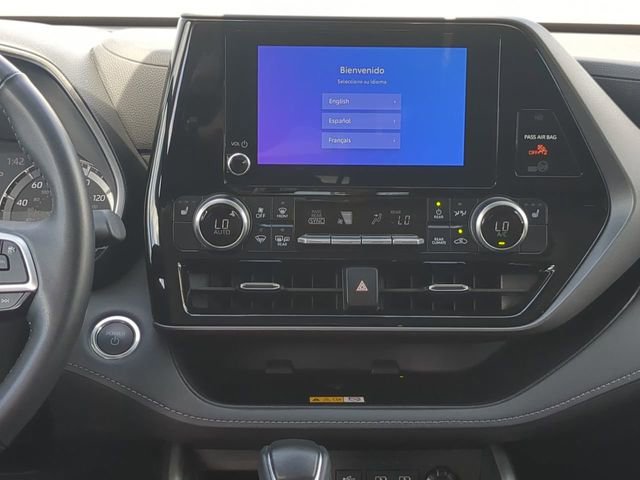 Certified 2025 Toyota Highlander XLE image 18
