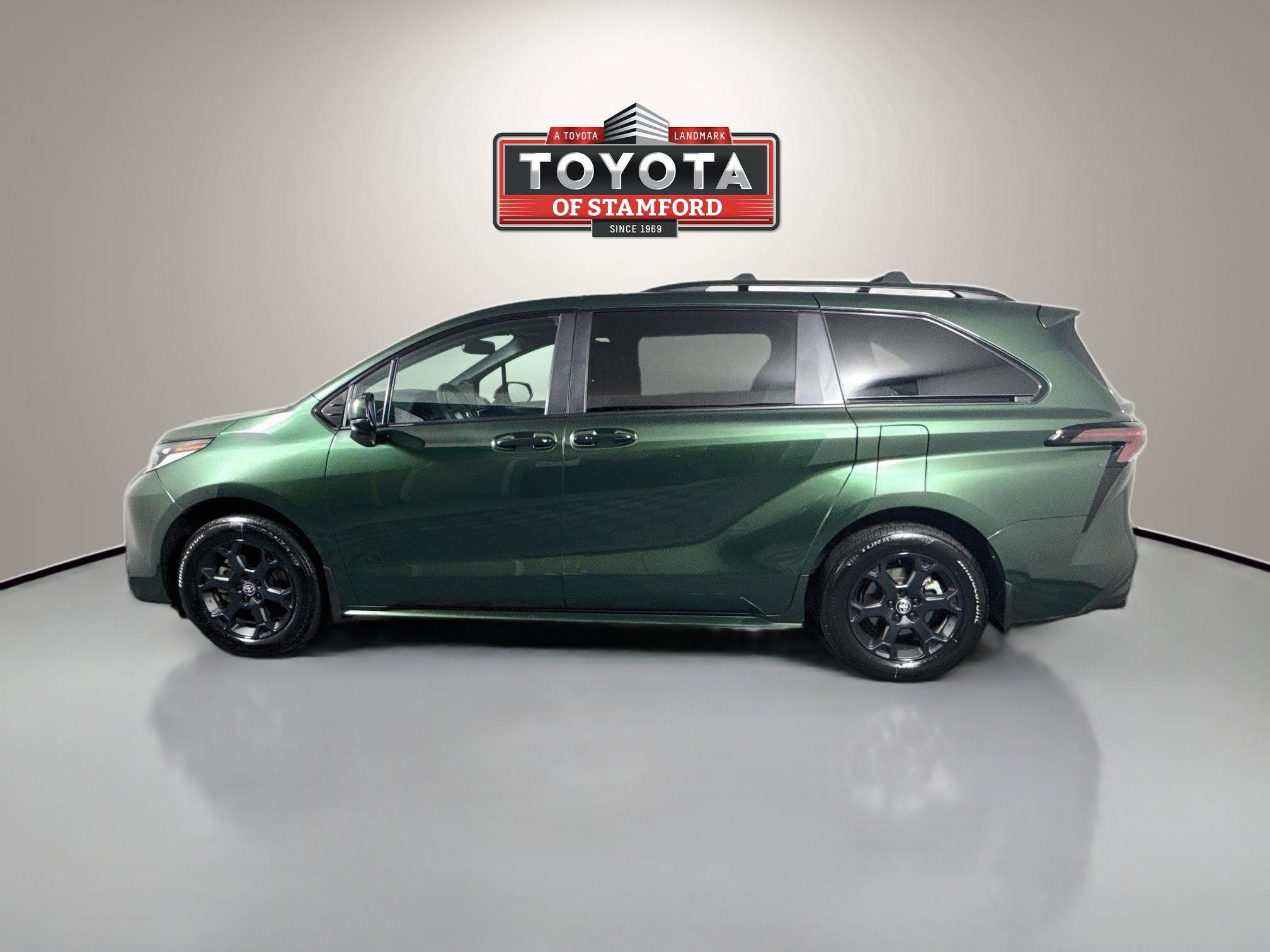 Certified 2025 Toyota Sienna XLE Woodland Edition AWD/4WD image 4