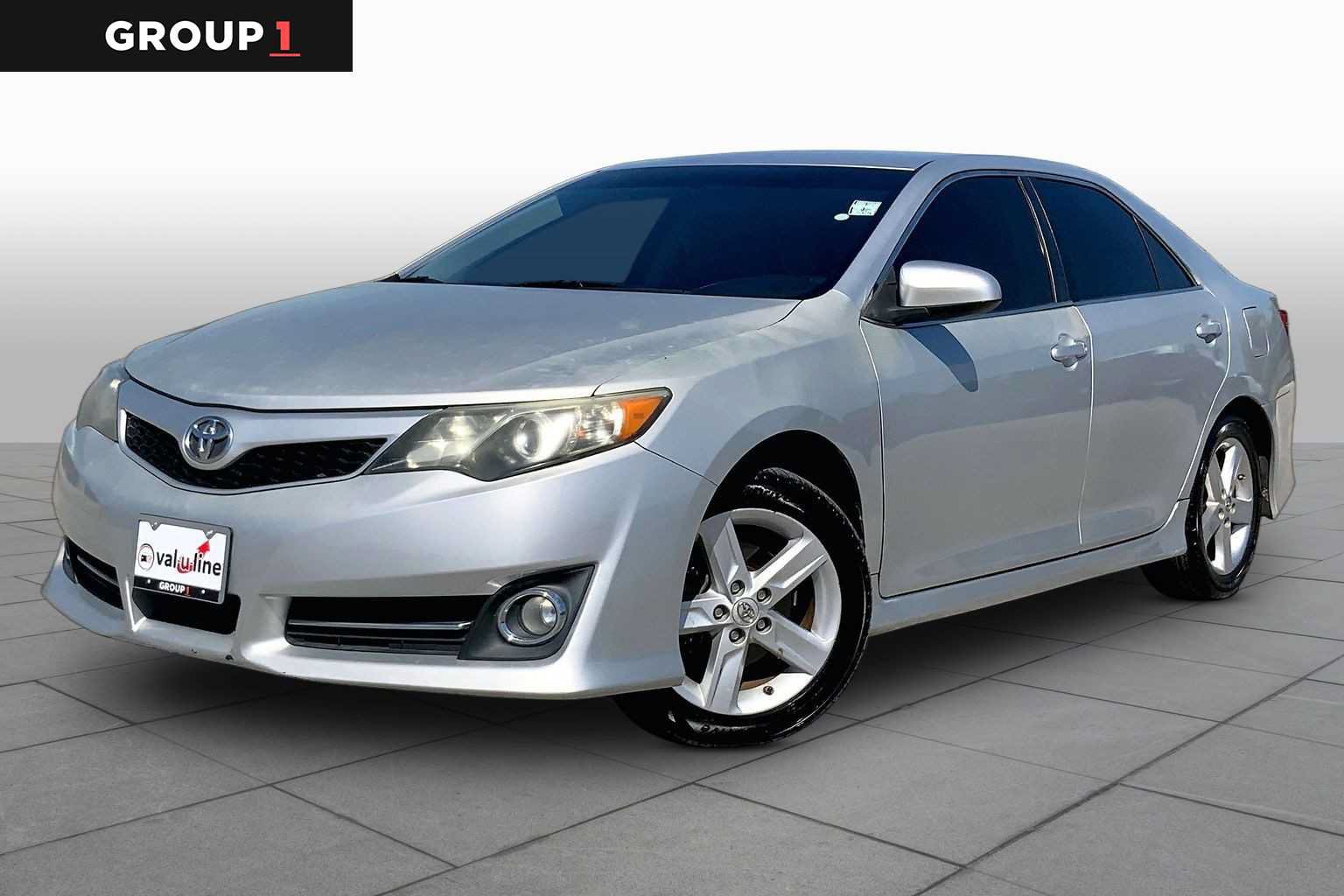 Used 2013 Toyota Camry SE FWD image 1