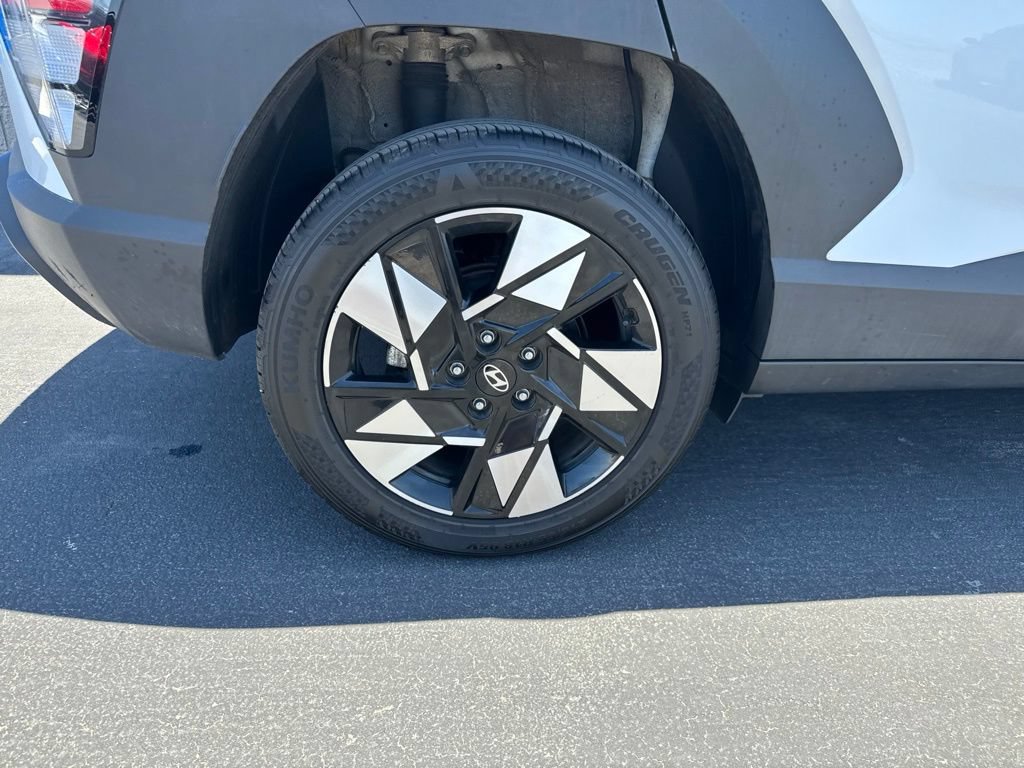 Used 2024 Hyundai Kona SEL AWD/4WD image 4
