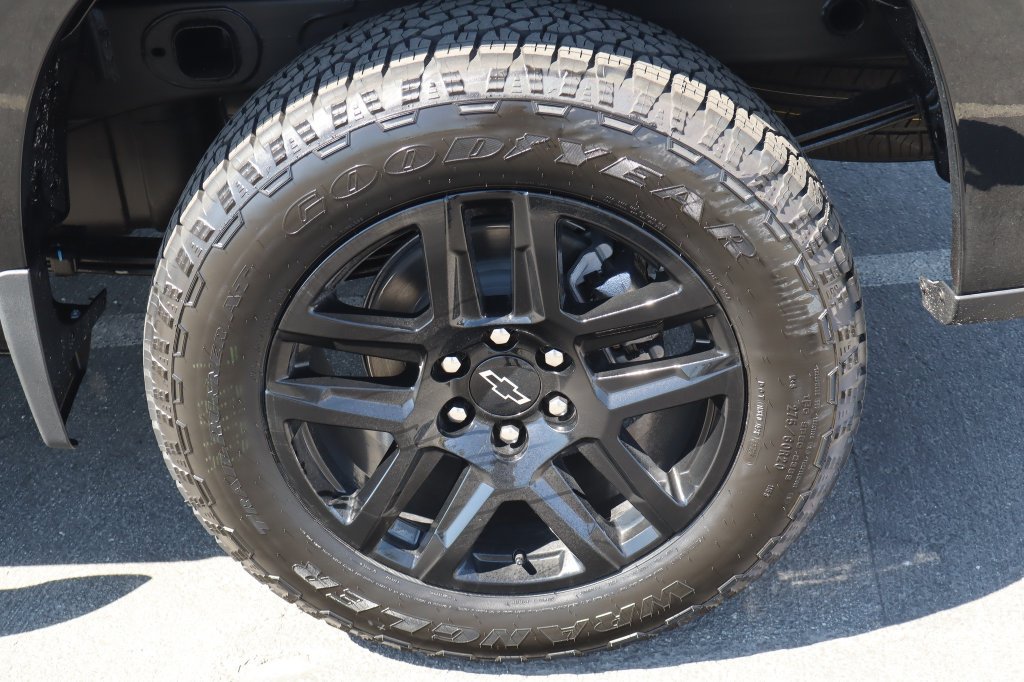 New 2026 Chevrolet Silverado 1500 Custom w/ Turbomax Blackout Package AWD/4WD image 16