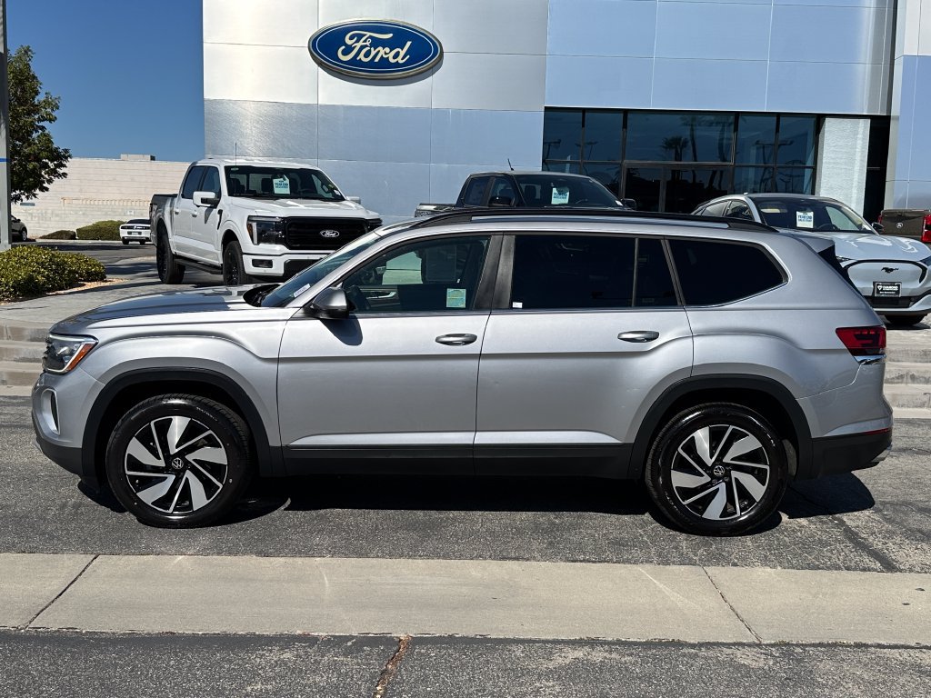 Used 2025 Volkswagen Atlas SE FWD image 3