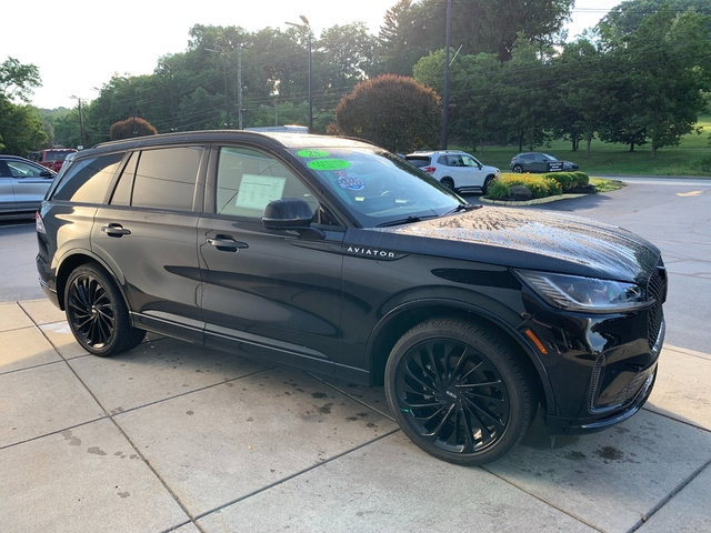 Certified 2025 Lincoln Aviator Reserve w/ Luxury Package AWD/4WD image 8