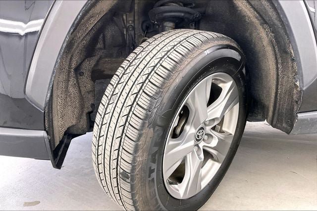Used 2024 Toyota RAV4 XLE AWD/4WD image 33