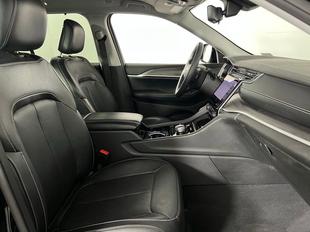 Used 2023 Jeep Grand Cherokee Limited w/ Luxury Tech Group II image 35