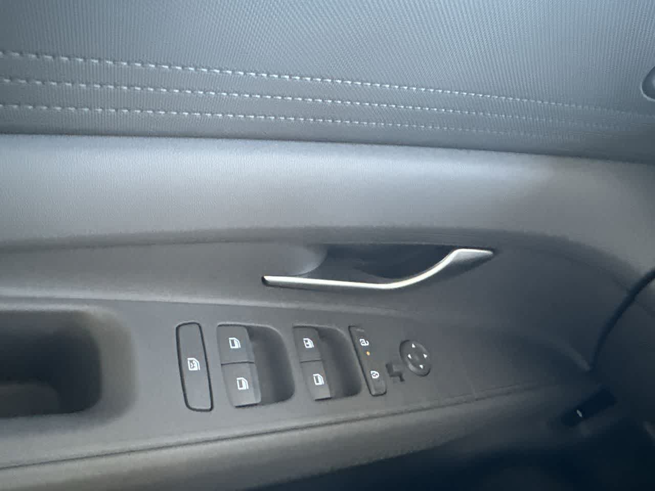 Used 2026 Hyundai Elantra SE FWD image 17