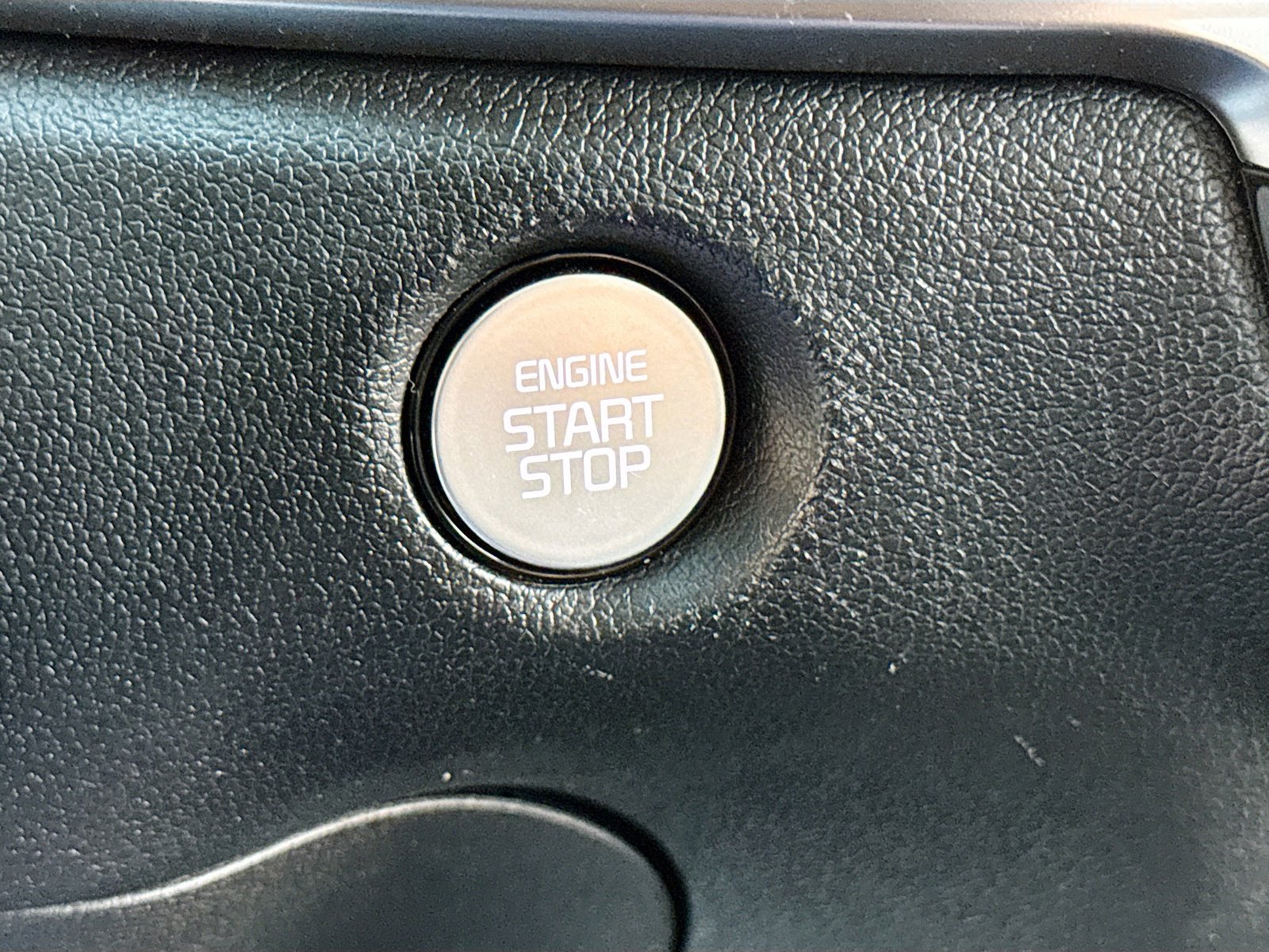 Used 2025 Kia Sorento S w/ Panoramic Sunroof Package image 9