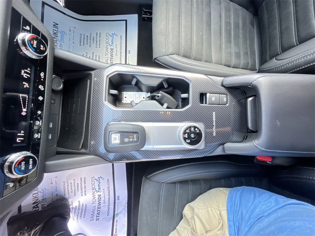 New 2025 Mitsubishi Outlander SE image 20