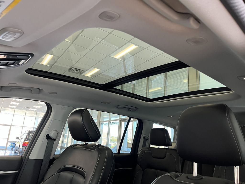 Used 2022 Jeep Grand Cherokee L Limited image 29