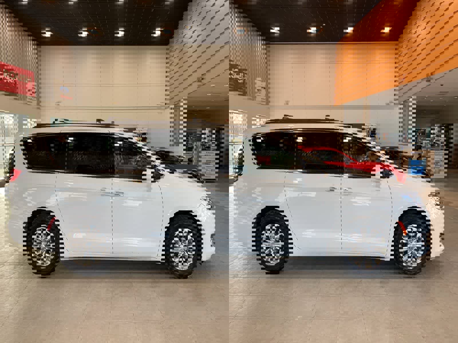 Used 2018 Chrysler Pacifica Touring Plus image 6