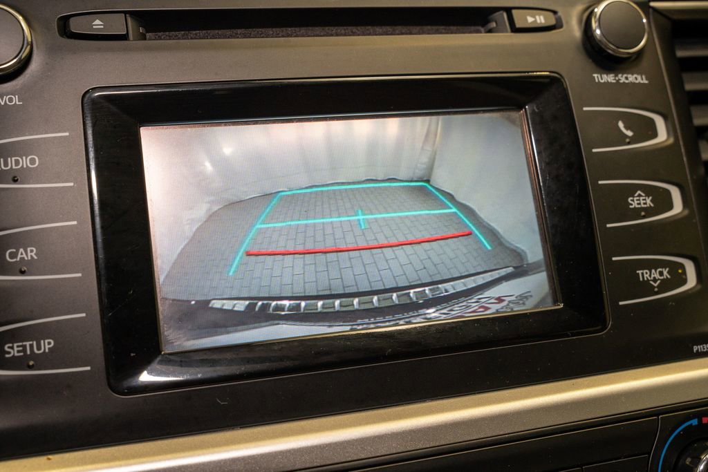 Used 2017 Toyota Highlander LE image 14