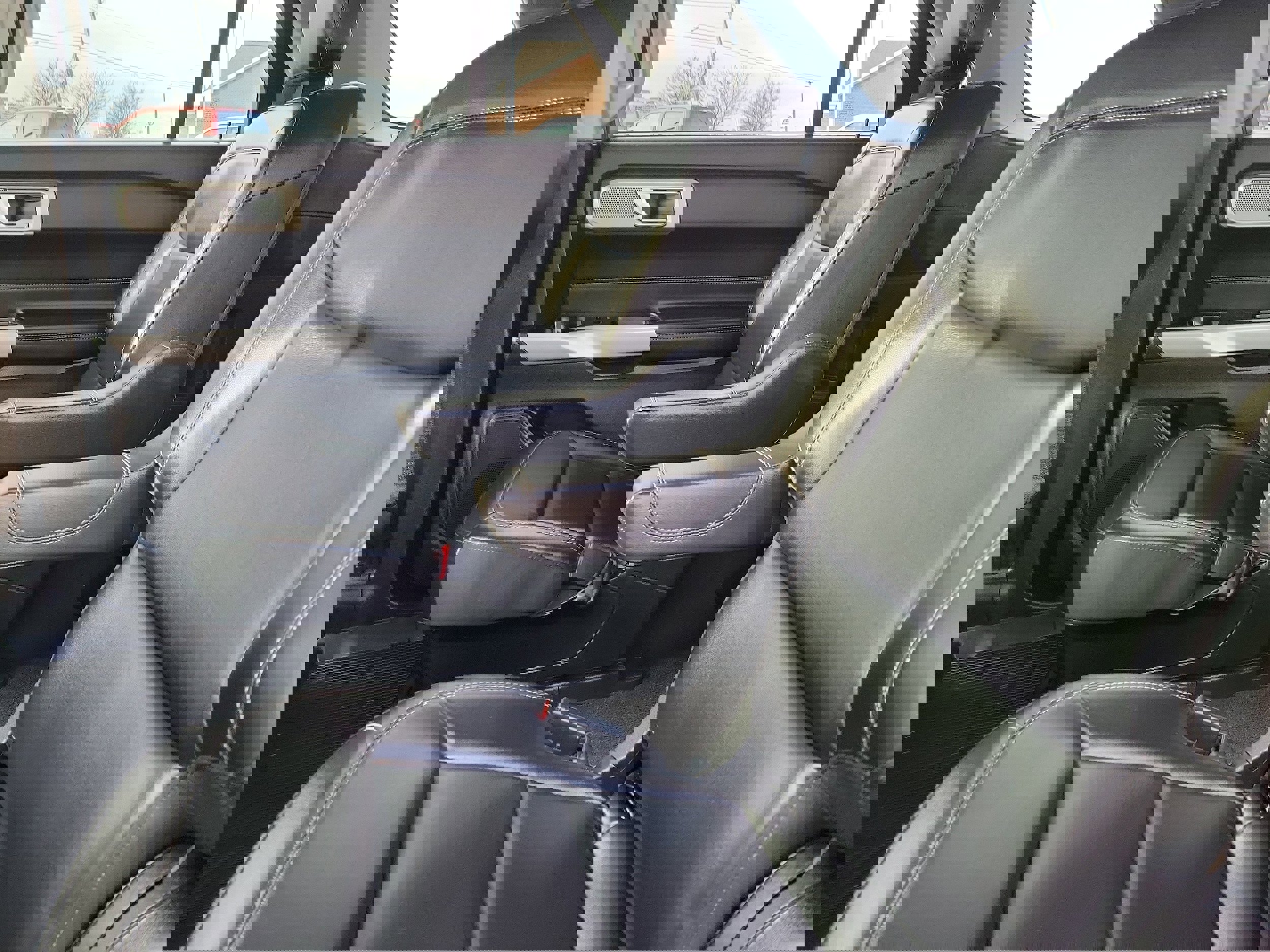 Used 2023 Ford Explorer XLT w/ Equipment Group 202A image 11