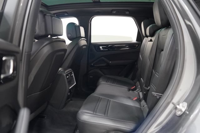 Used 2021 Porsche Cayenne AWD/4WD image 30