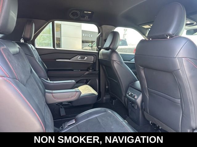 Used 2025 Ford Explorer ST image 2