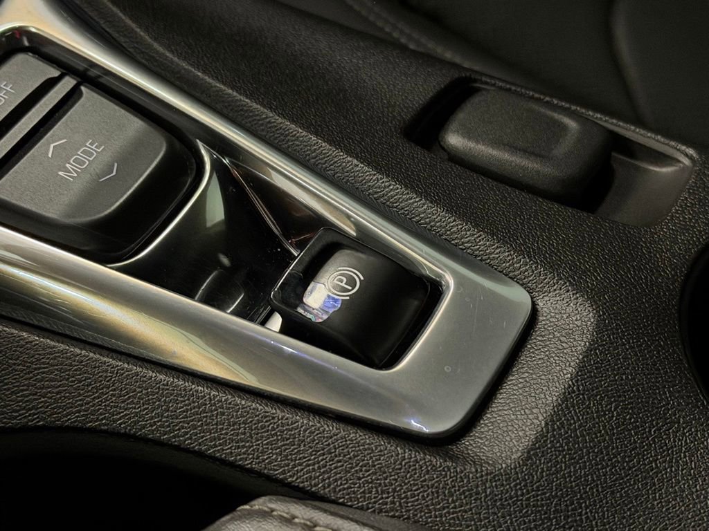 Used 2017 Chevrolet Camaro LT RWD image 21