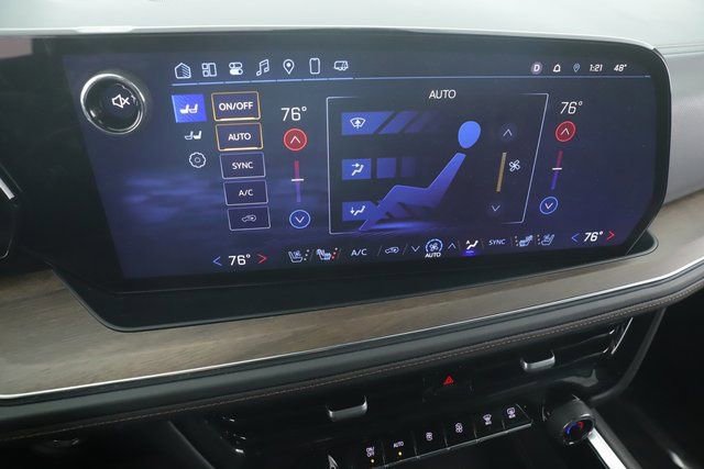 Used 2025 Chevrolet Suburban High Country image 4